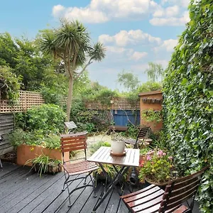 Holiday home Victoria Park 2 Bedroom House W/ Garden & Parking, London