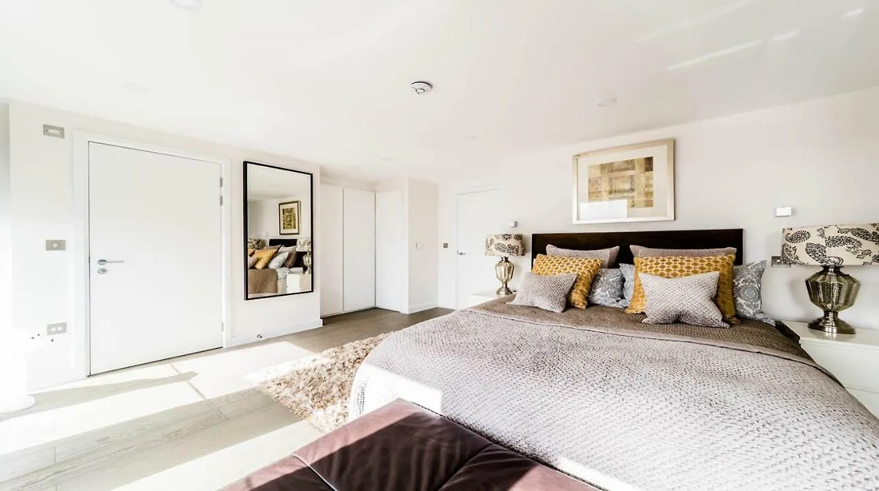 Duplex Penthouse Apartment London Homestay