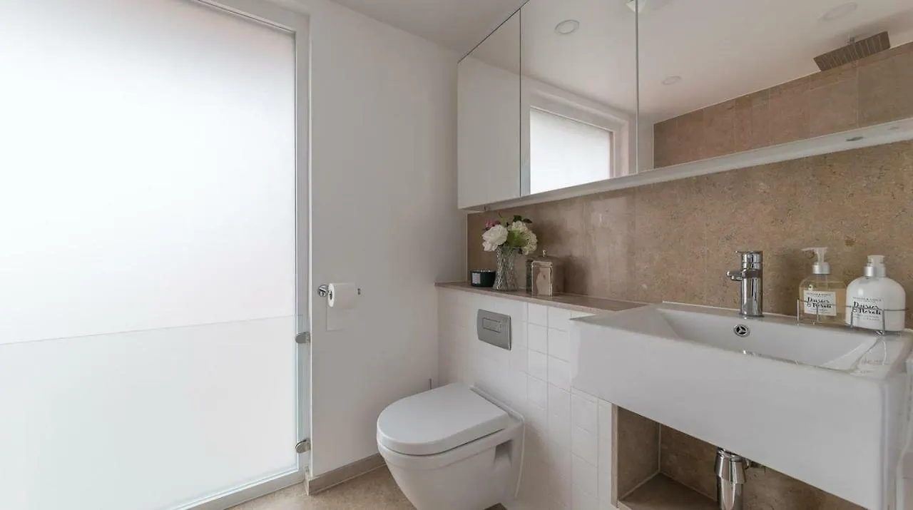 Duplex Penthouse Apartment London Homestay